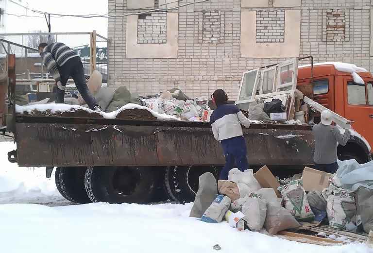 Вывоз мусора из квартиры с грузчиками по Сызрани